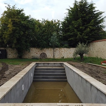 Piscine avant pose de son nouveau revêtement en pvc armé